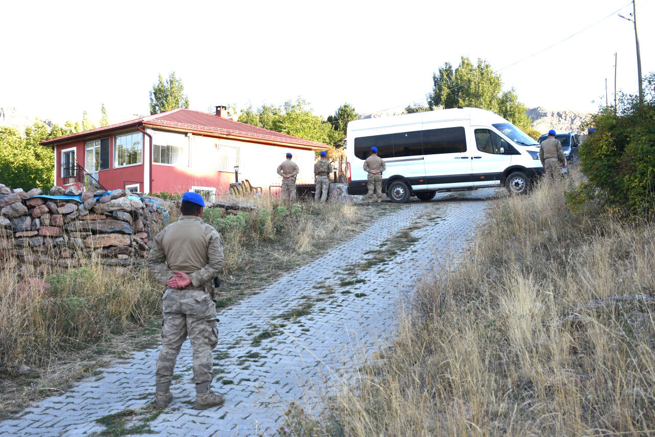 Kayıp 11 aylık Büşra’dan iz yok! Annenin değişen ifadeleri sonrası 10 gözaltı 2